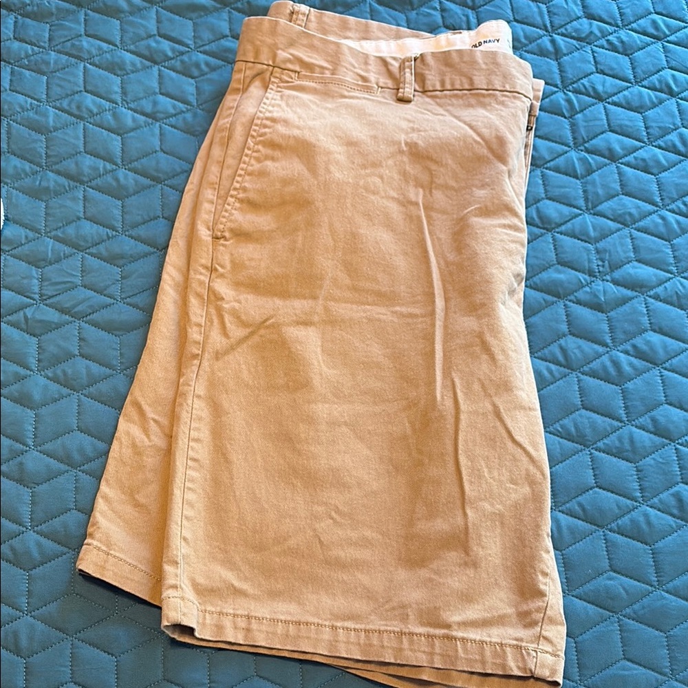 Old Navy Men’s Khaki Shorts